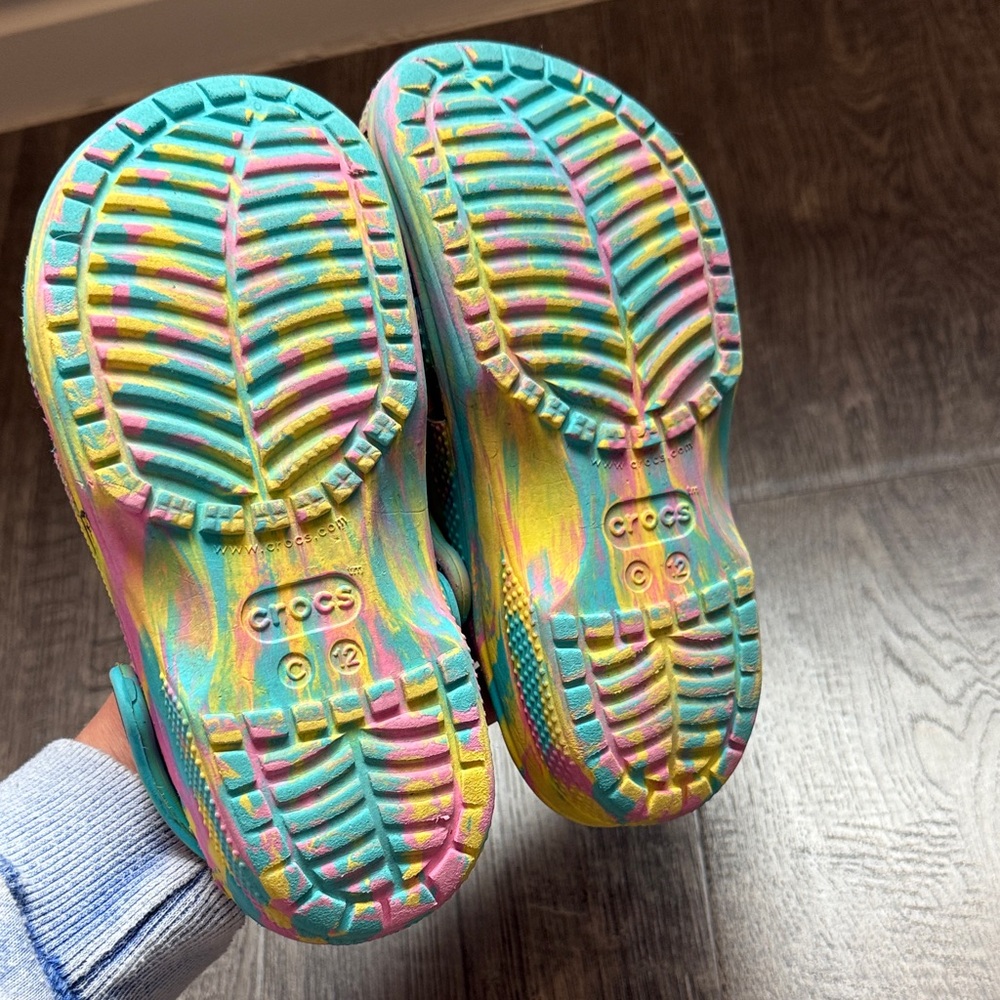 CROCS Kids Tie-Dye Clog in Turquoise, Pink & Yellow - Picture 3 of 3